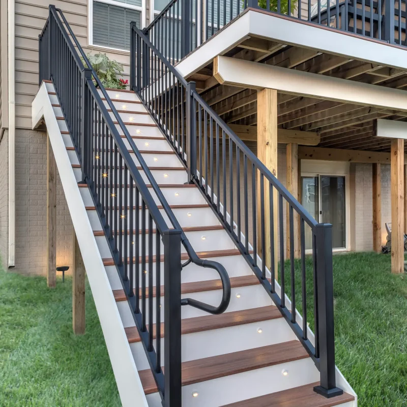 bullock-transcend-decking-tiki-torch-signature-railing-ada (1)